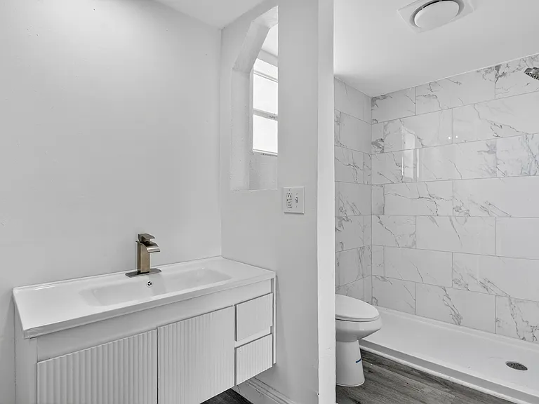 495 SE 8th St #242 — Photo 28