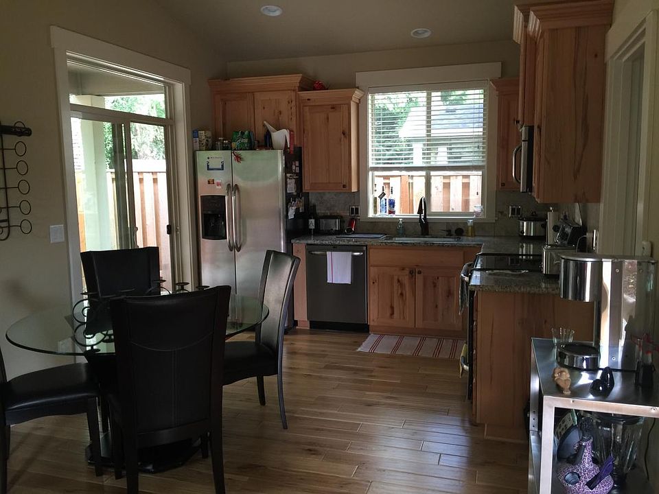 Kitchen & Dinette