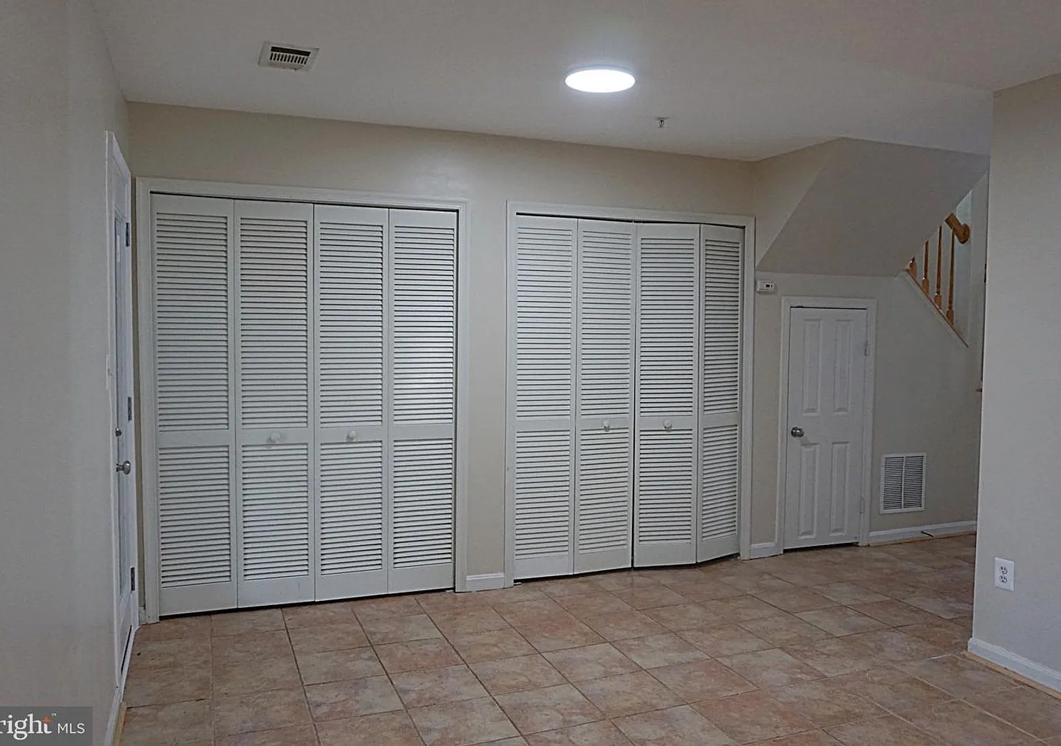A gorgeous townhouse with one-car garage in a desired community in Germantown! — Photo 4