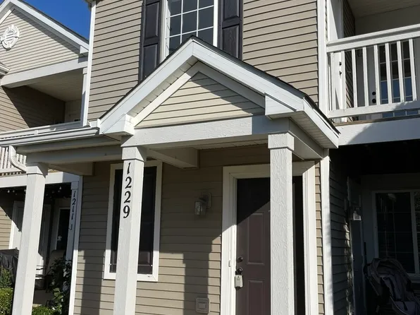 1229 Silverstone Dr #627, Carpentersville, IL 60110