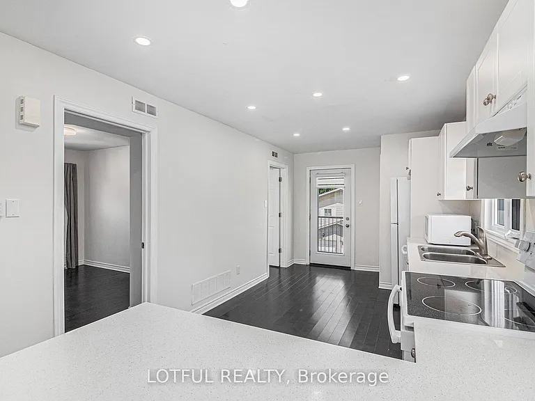 278 Shakespeare St #2 — Photo 10