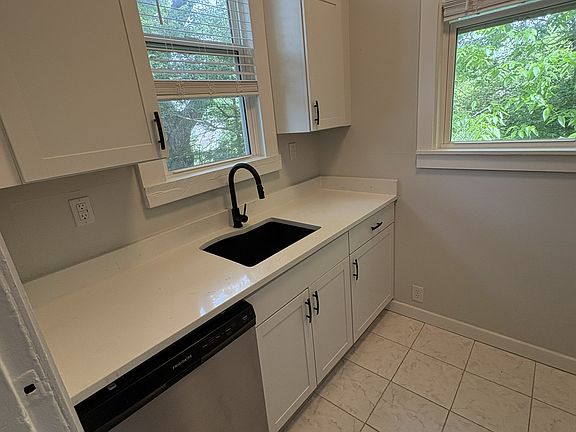 3rd image of 124 Parker St APT 6