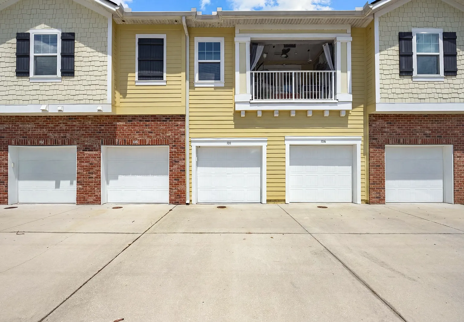 131 Burnett Ct — Photo 2