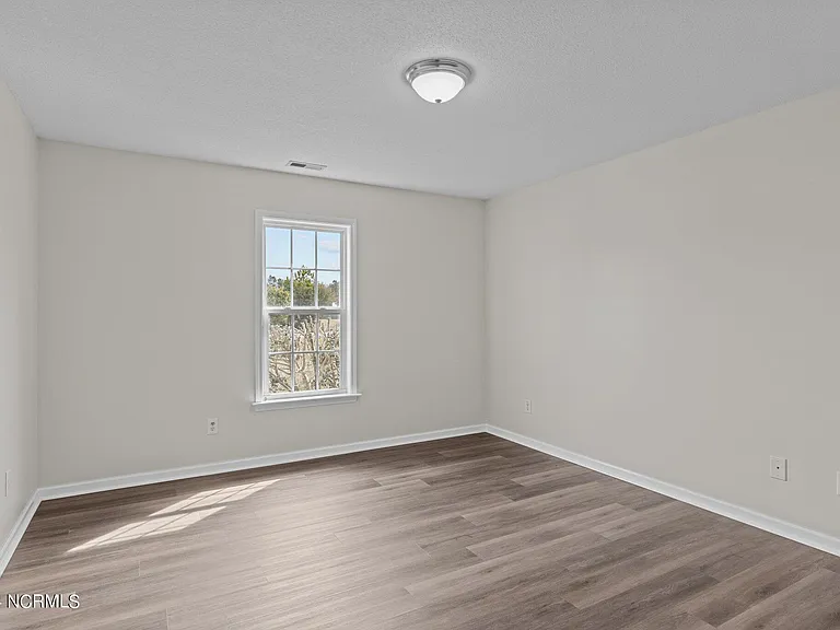 104 Blue Bird Ln — Photo 34