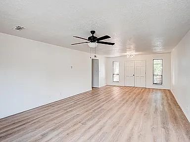 5th image of 8108 Siguard Ct NE