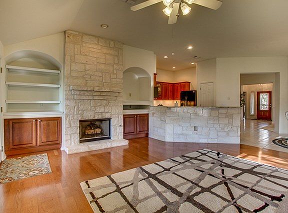 5th image of 301 Chase Oaks Pl