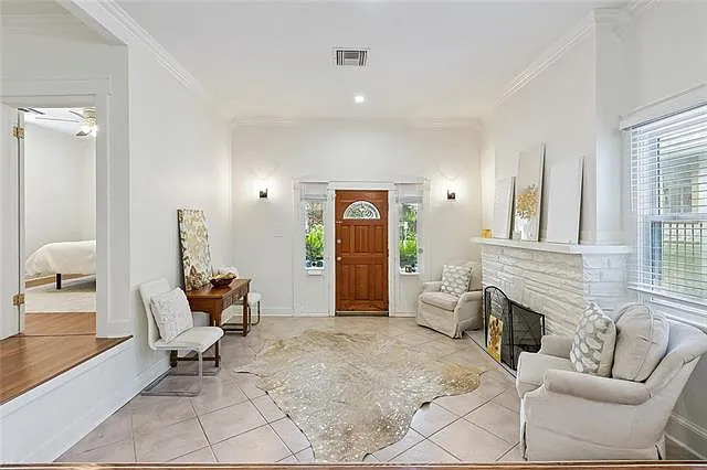 2831 Calhoun St — Photo 8