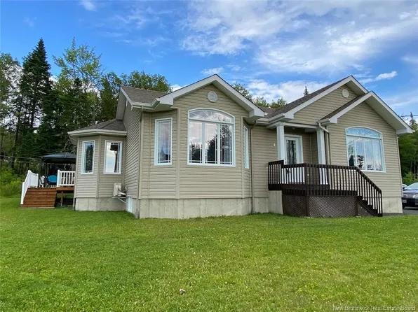 8 Des Plaines Ave, Edmundston, NB E3V 4X4