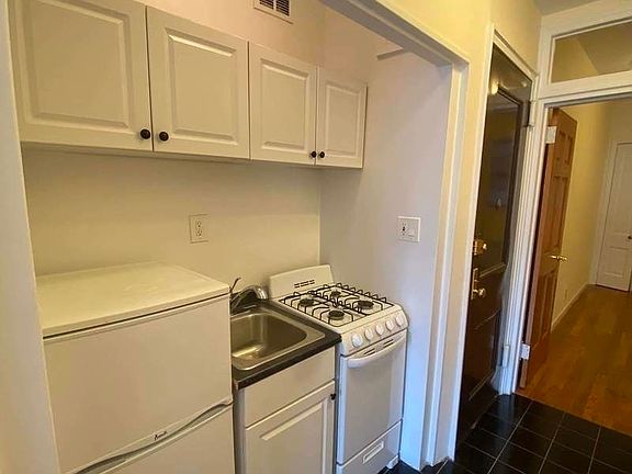 5th image of 5 E 67th St #5AB