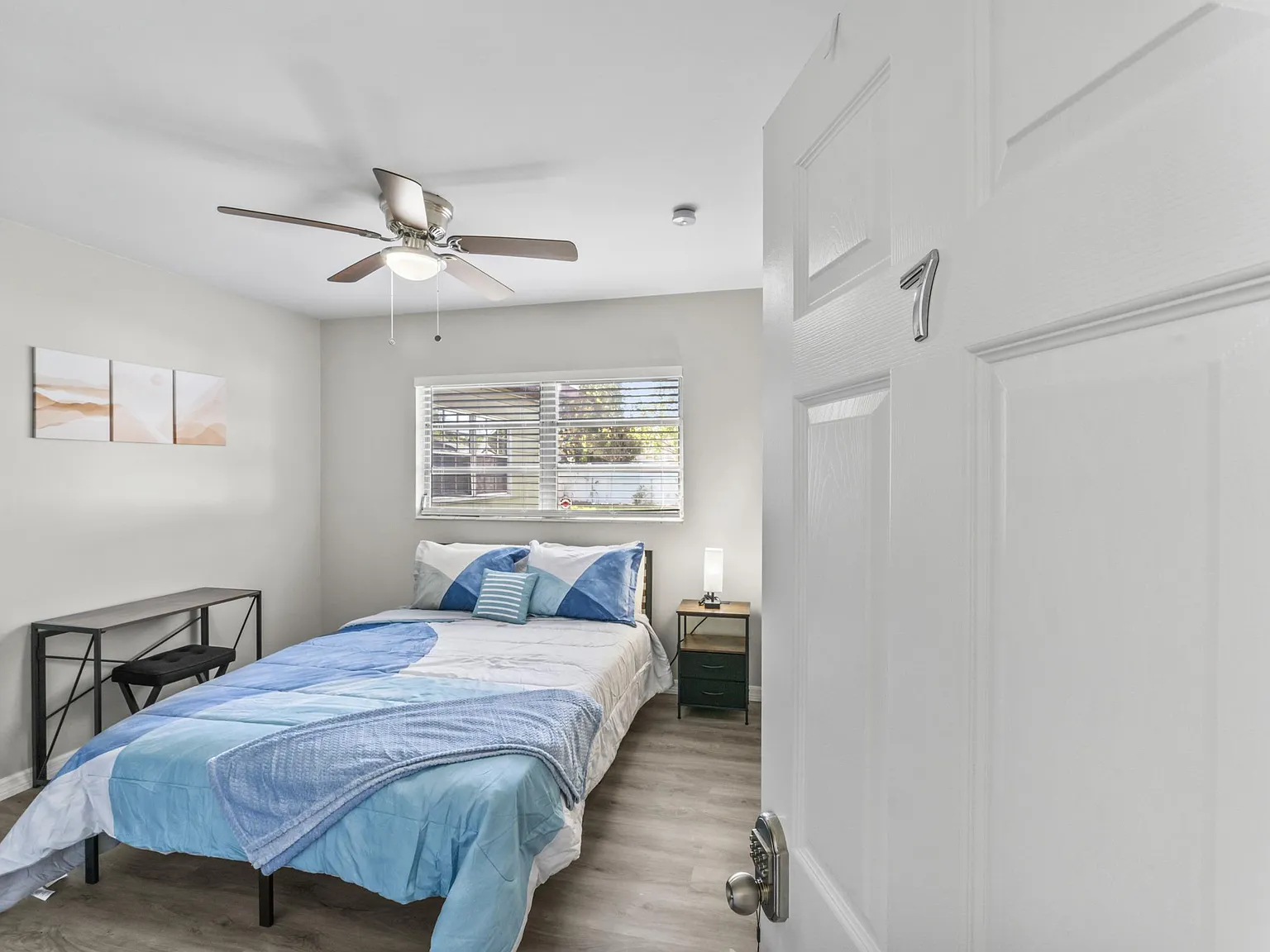 4 bed, 4.0 bath, 2310 sqft, $1,001 — Photo 2