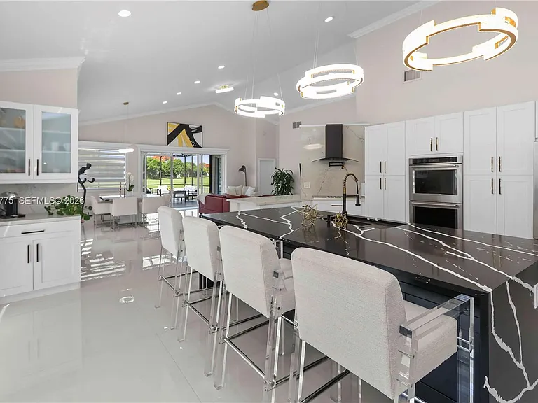 1530 Lacosta Dr W — Photo 10