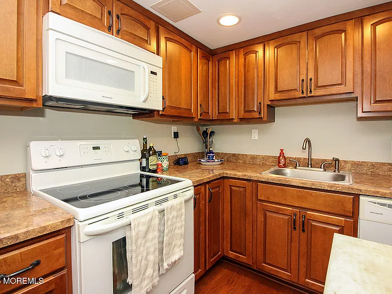 15 Garfield Ave #102 — Photo 7
