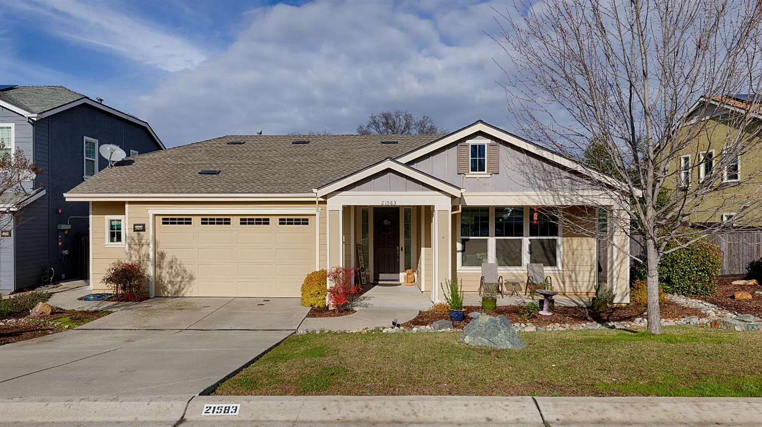 21583 Cascade Crossing Rd photo 1