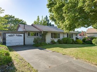 2550/2552 Belmont Ave, Victoria, BC V8R 3Y7