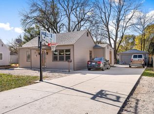 1819 Wilcox St, Crest Hill, IL 60403