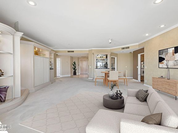 3rd image of 1040 E OSBORN Road #803