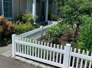 16 Swan Ct, Glen Cove, NY 11542