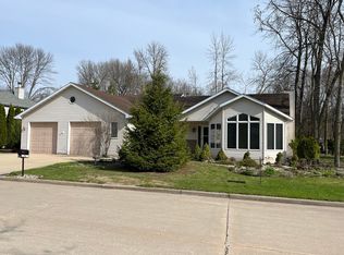 710 E Woodcrest Dr, Appleton, WI 54915