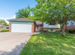 38854 Sutton Dr, Sterling Heights, MI 48310
