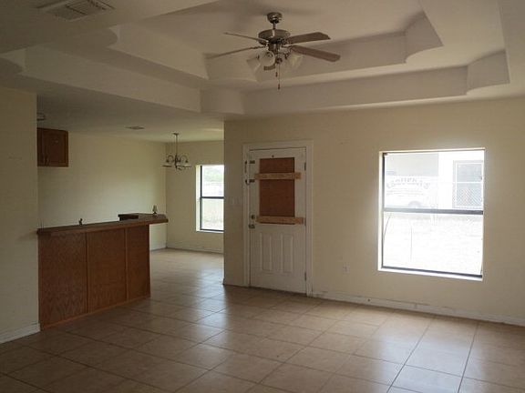 2nd image of 905 W La Quinta Dr