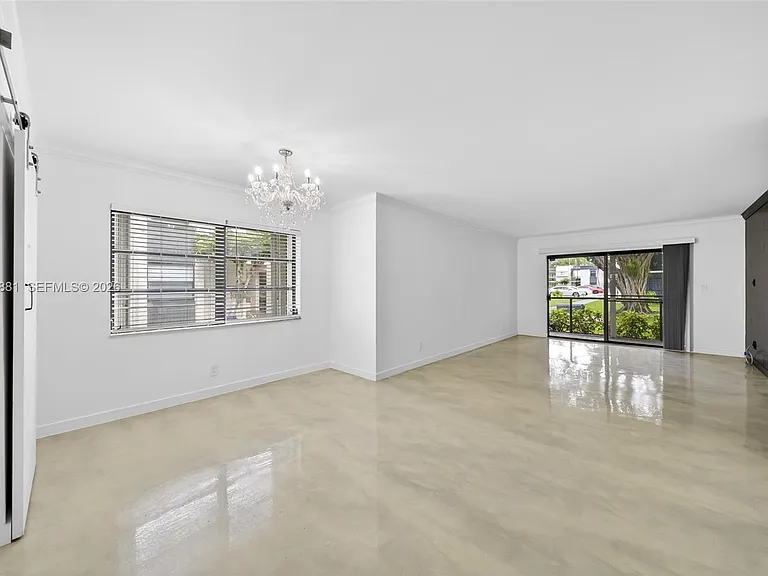 265 SE 10th St #1C — Photo 3