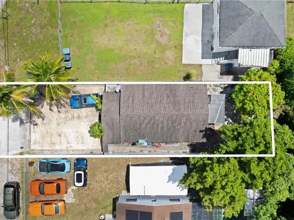 390 NE 166th St, Miami, FL 33162
