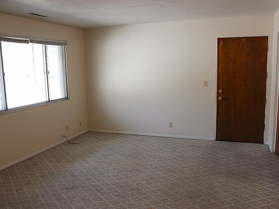 2nd image of 715 Wilson Ave Unit 3