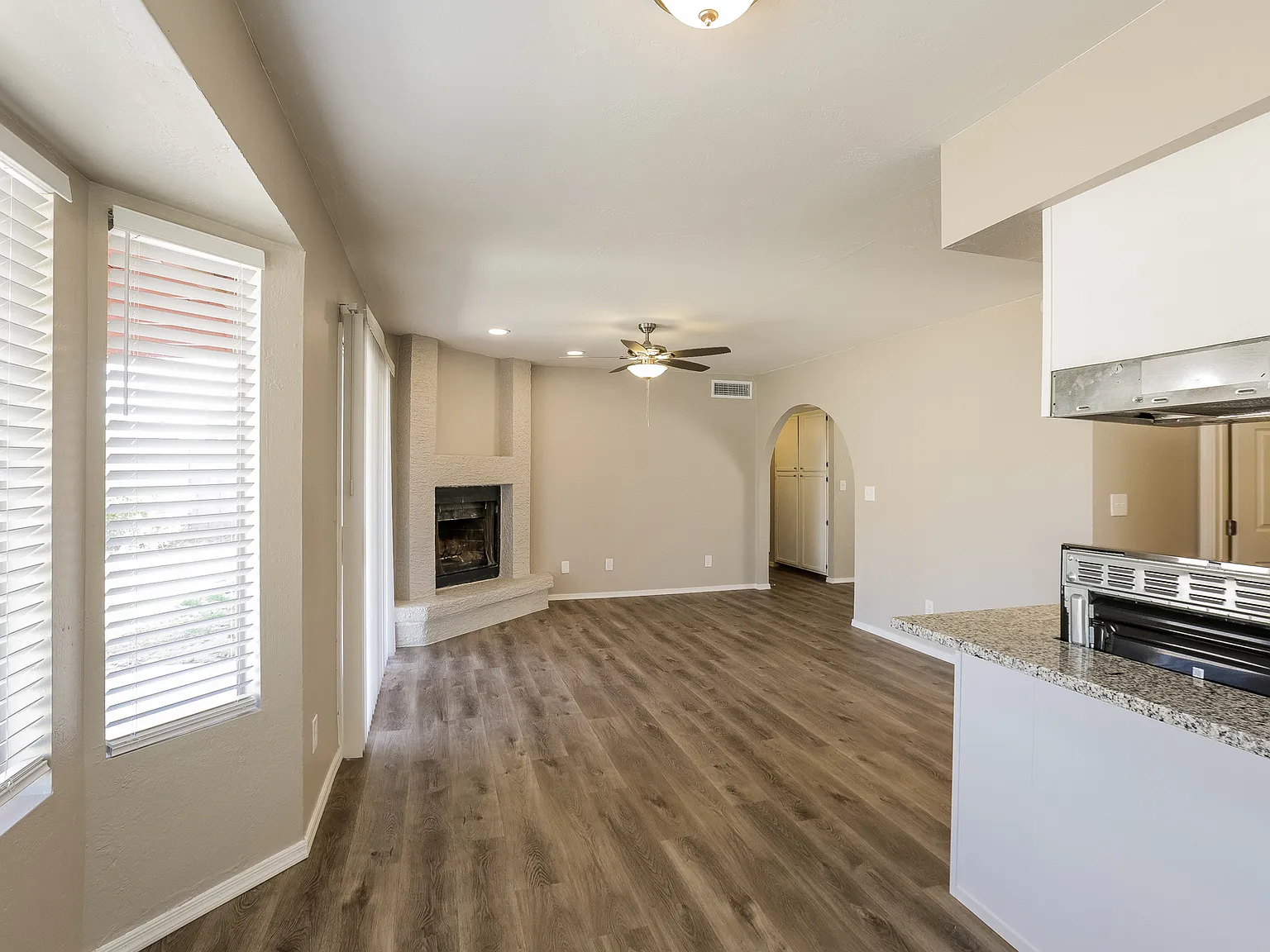 3 bed, 1289 sqft, $2,095 — Photo 4