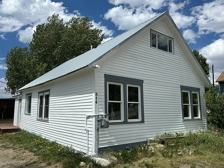 314 E 3rd St — Photo 16