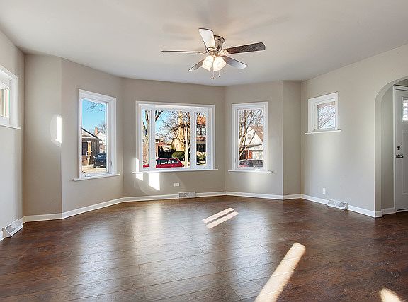 3rd image of 1123 N 6th Ave