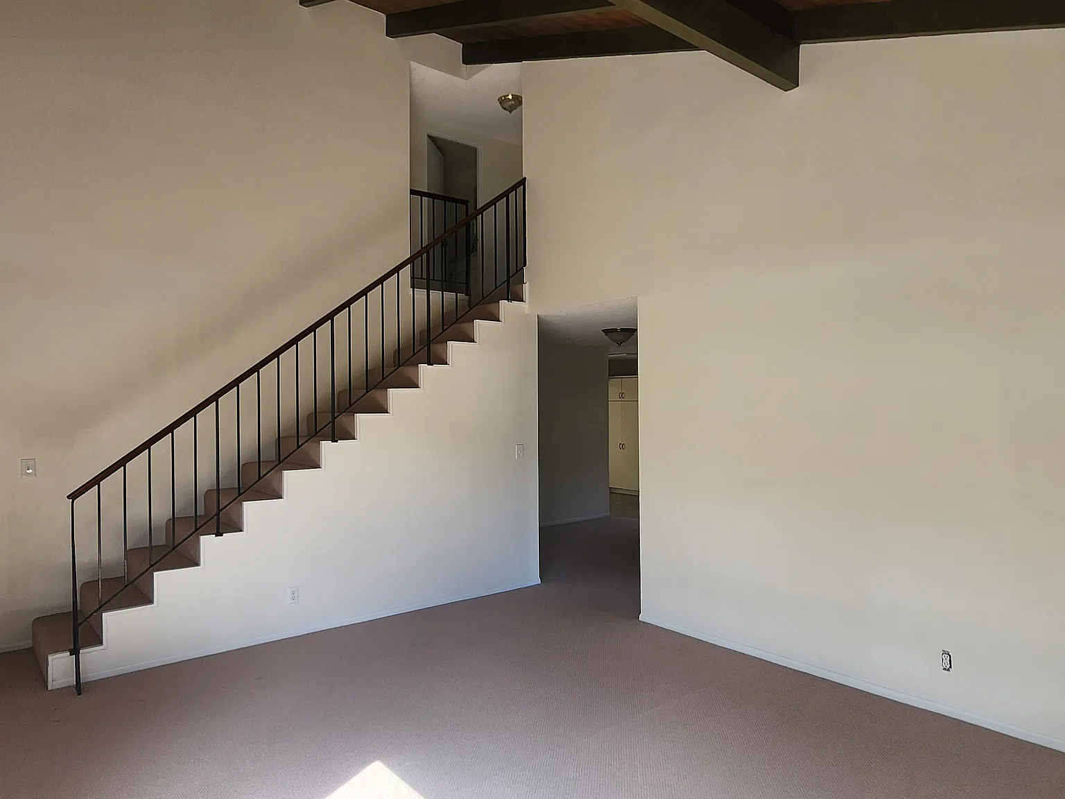 4 bed, 1720 sqft, $4,300 — Photo 2