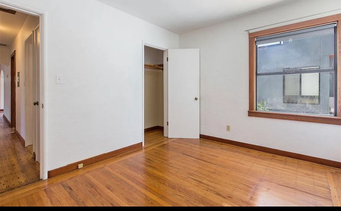 3 bed, 925 sqft, $3,950 — Photo 3