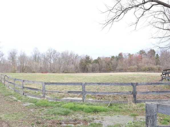 24674 Peach Orchard Ln, Aldie, VA 20105