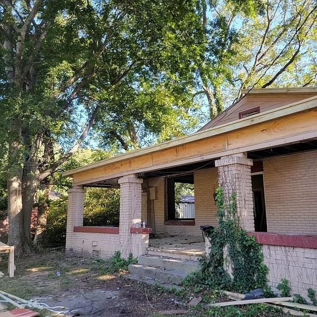 2nd image of 325 E Ripley Ave