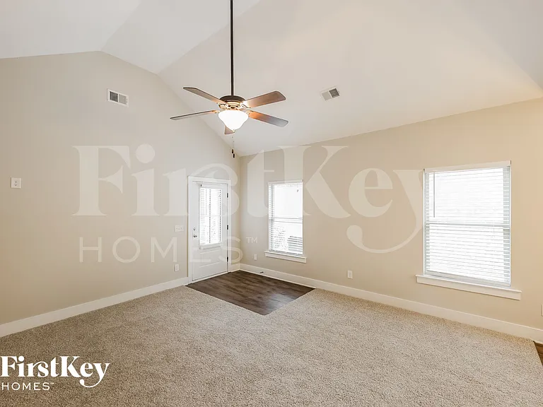 5600 Park Side Rd — Photo 3
