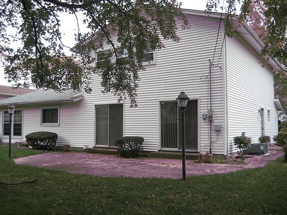 2nd image of 2718 Knollwood Pl