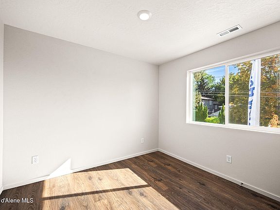 4th image of 1091 W Pinewood Loop