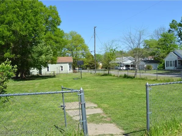 311 Clayton Ave, Poteau, OK 74953