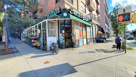 Rented by R New York