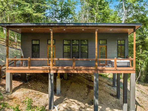 2624 Black Walnut Flats Rd, Sevierville, TN 37862