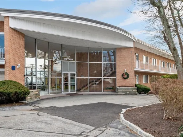 201 Hoffman Ave APT 8, Cranston, RI 02920
