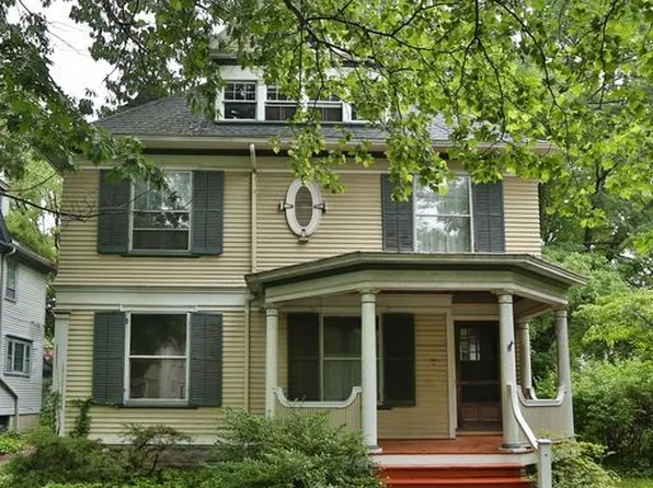121 Dartmouth St, Rochester, NY 14607