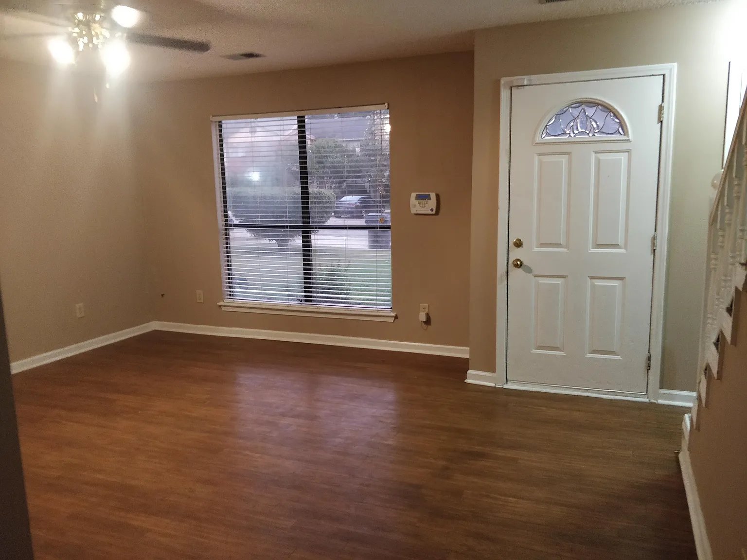 2 bed, 1.5 bath, 1144 sqft, $1,050 — Photo 3