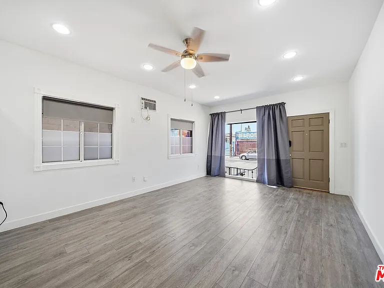 5760 Melrose Ave — Photo 3