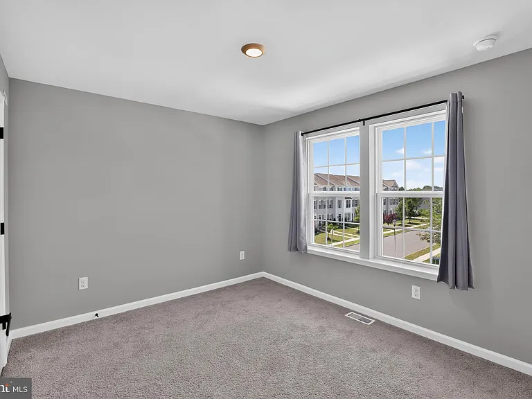 491 N Palace Dr — Photo 27