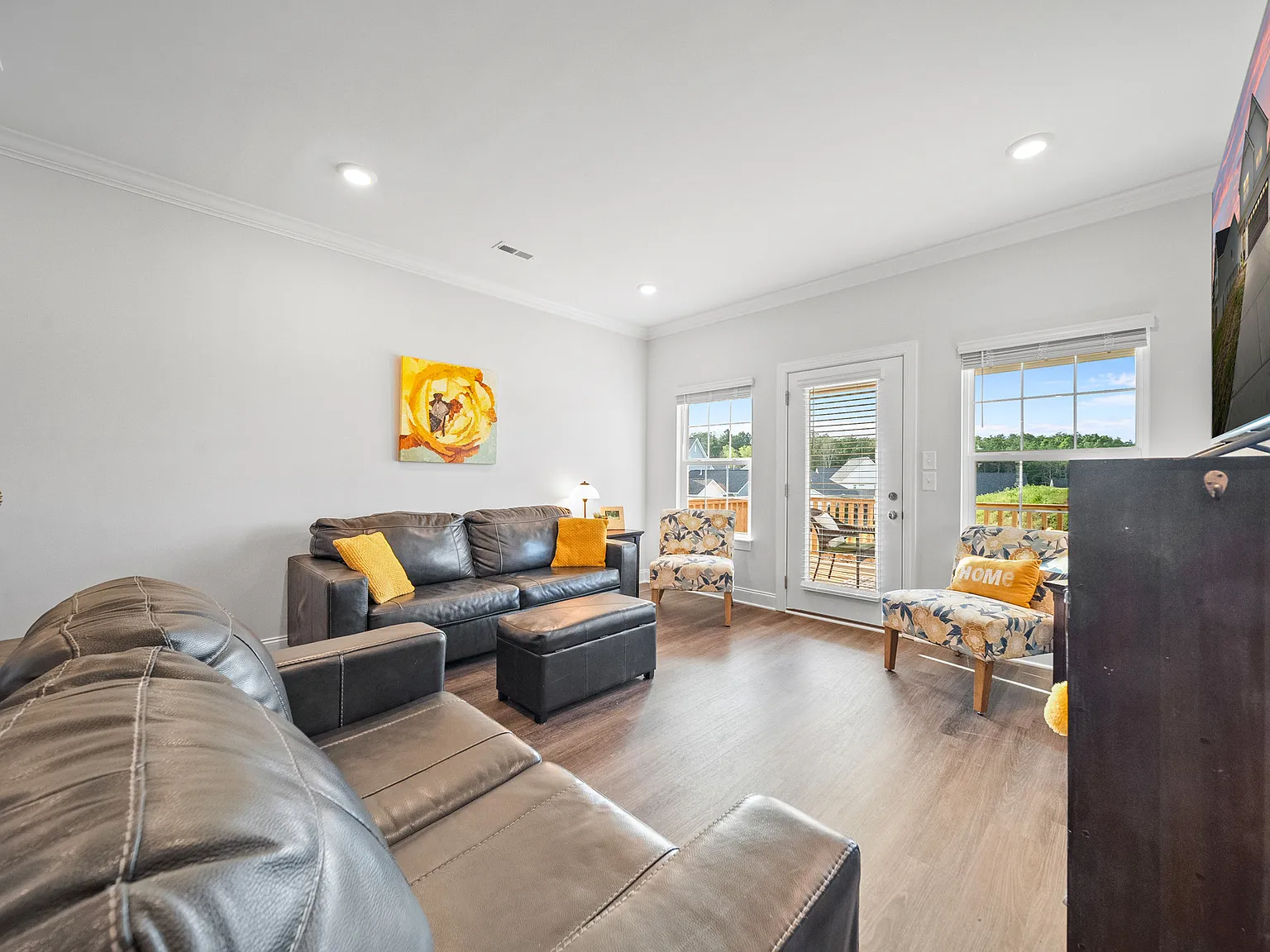 4 bed, 2.5 bath, 2082 sqft, $2,990 — Photo 1