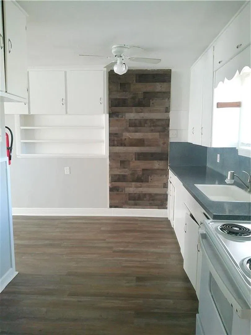 3921 Chestnut A - 2/Bed 1/Bath - $1350/month — Photo 4