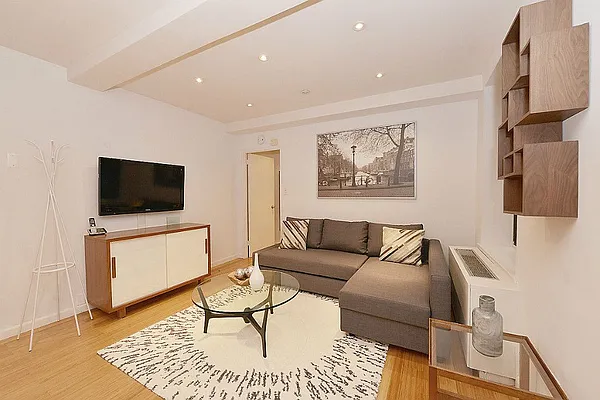 Rented by Global Realty Opportunities | media 32