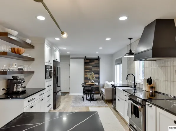 15317 Summerwood Dr, Omaha, NE 68137