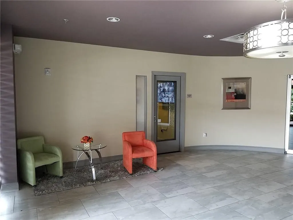 2 bed, 1350 sqft, $1,950 — Photo 2